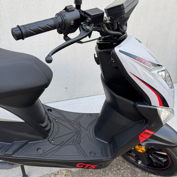TWEEDEHANDS GTS Enzo Naked 50cc - Borasco Grey