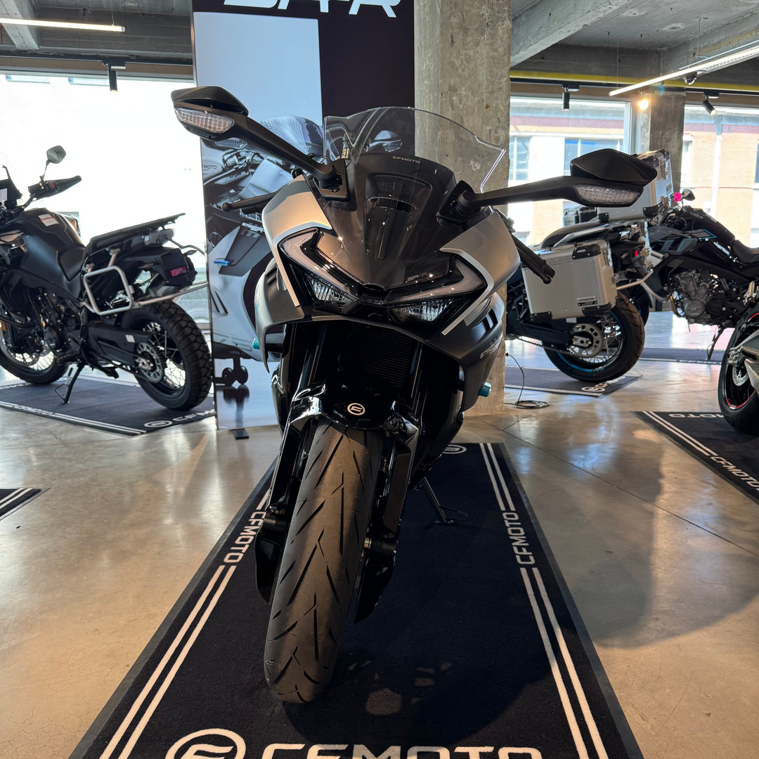 CFMoto 675SR-R - Nebula Black
