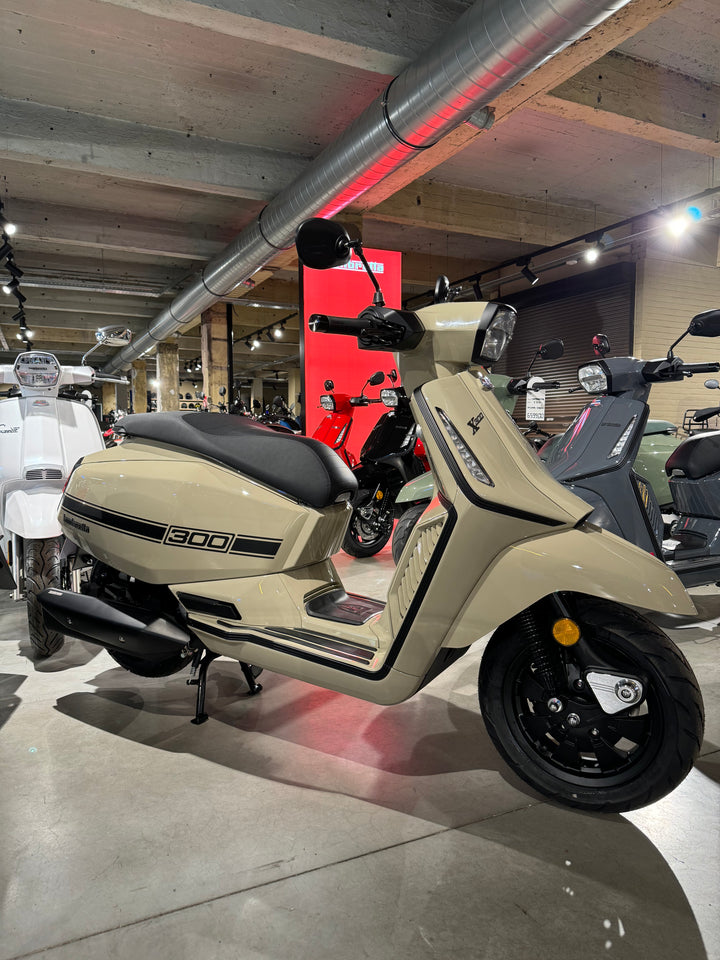 Lambretta X 300 SR - White Latte