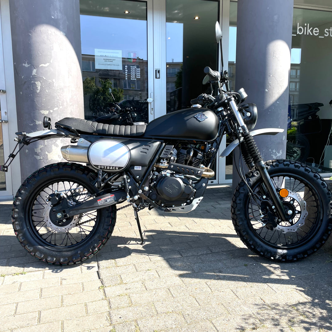 Archive Outback 125cc - Zwart Mat